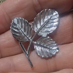 Vintage Sarah Coventry Silver Tone Three Leaf Brooch Botanical Pin Classic